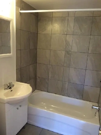 2 Apts 4 ½ à Rosemont, Rénové, libre juillet Image# 1