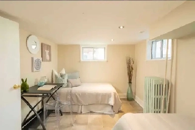 Large room in a 2 bed 1 ba apt Image# 1