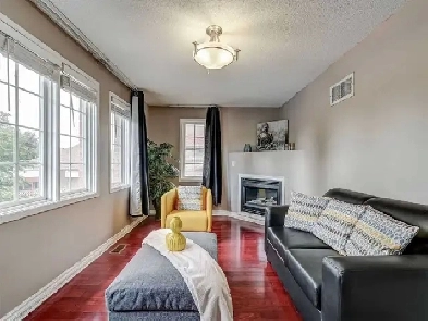 ROOMS FOR RENT UPSTAIRS