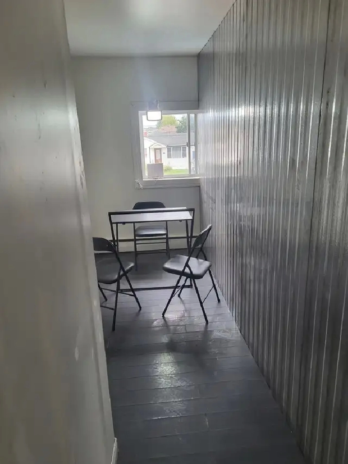 Car Sales Office/Lot  For Rent- West Niagara/Beamsville