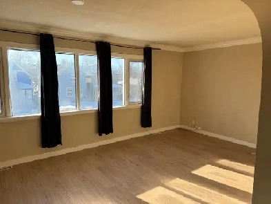 3 bedroom triplex for rent Image# 2