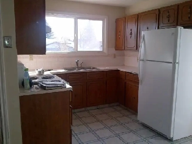 3 Bedroom Whitehorn main level Image# 1