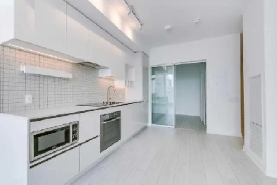 New 2bed 2bath condo near KPMG & VMC available from now Image# 1