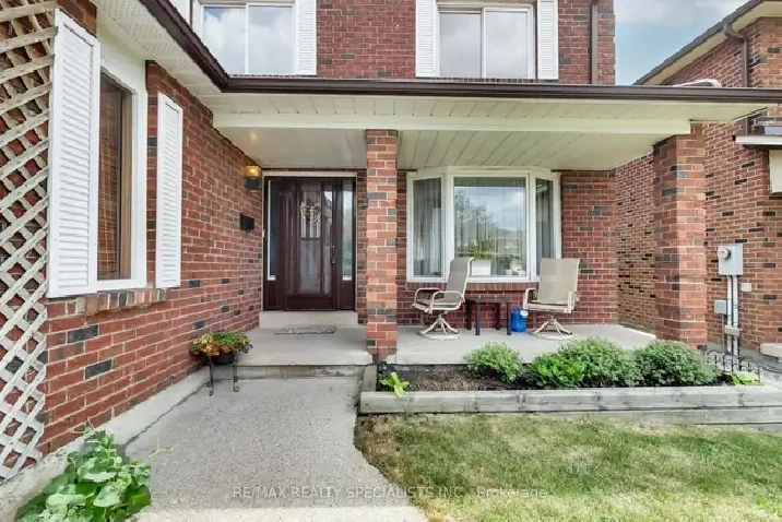 Dixie Road/ Eglinton Ave 4 bedrooms detached house