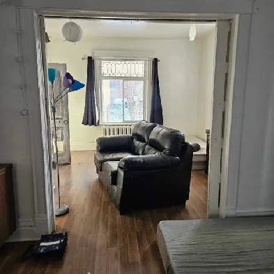 large main floor 600$ Image# 3