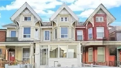 private room for rent in Dufferin & Queens st/ Dundas st Image# 1