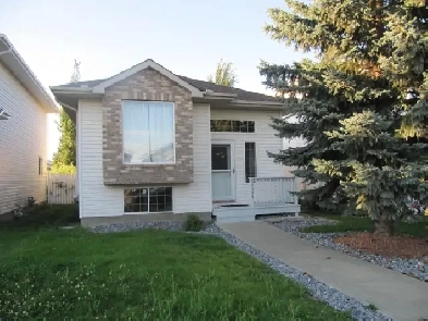 3-bdrm house with parking in garage $1300    60% utilities Image# 1