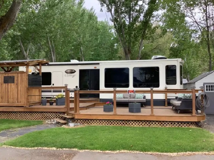 Park Model in Shady Resort