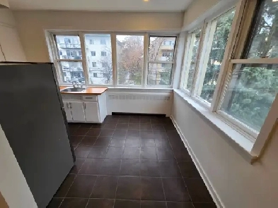 2 1/2- RÉNOVÉ Cote Des Neiges Image# 1