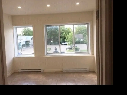 2 1/2 tout inclus et meublé - metro St Michel Image# 1