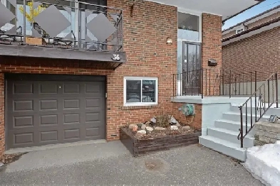 1 private room available for 1 girl for Rent in Scarborough Image# 1