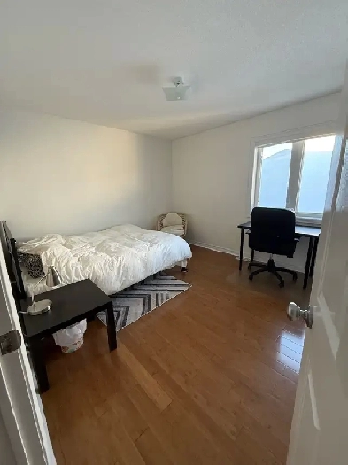 beautiful room with private washroom avaliable April 1st