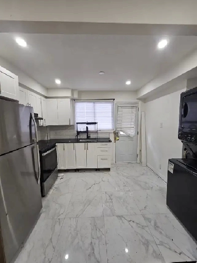 For Rent 3 1/2 apartment - 5 minute walk to Rosemont Metro Image# 1