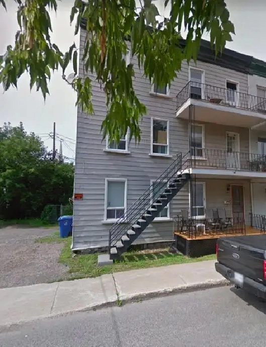 Beau très grand 5 1/2, Limoilou 2e étage Juillet