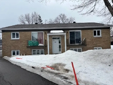 Très beau grand 4 1/2 Beauport, Juillet demi sous-sol