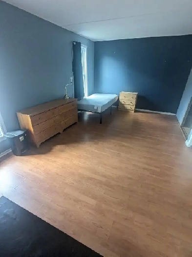 4 min to Algonquin. Woodroffe/Majestic, all inclusive. ASAP Image# 2