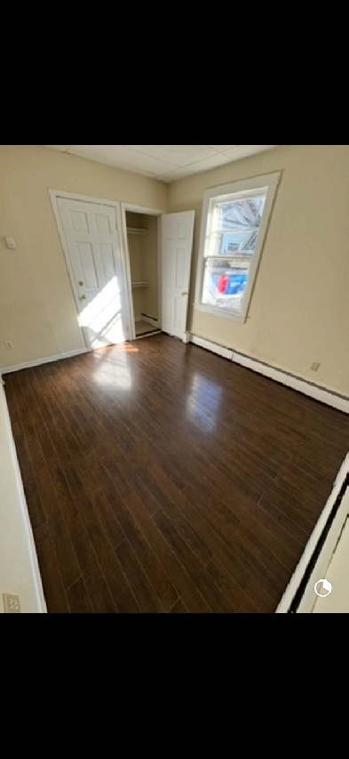 515 Charlotte St., A, Room 1 Image# 4