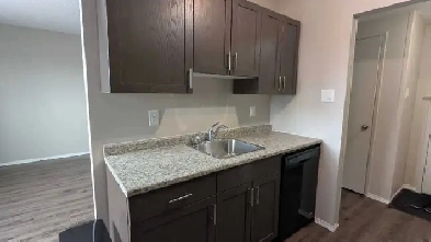 2 Bedroom, Apr 1st, Utilities included in rent! Image# 4