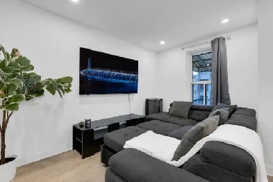 Bright Furnished Room –Ville-Marie –Short Term Until June –$950 Image# 8