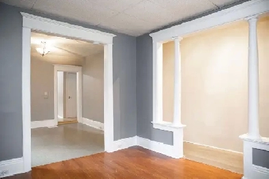 Seeking 2 female roommates 4 bedrooms house