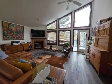 bedroom available in 2 bedroom condo south Canmore