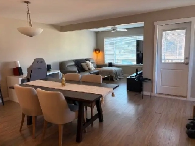 Modern Townhouse in Desirable Pineview - 2 Bed   Den | 3 bath
