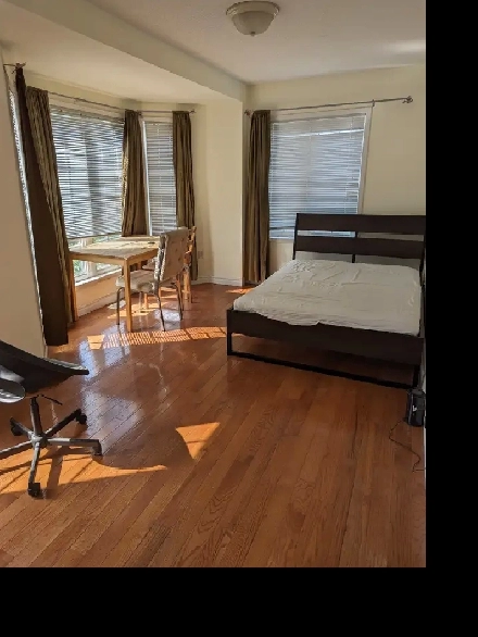 Large Bright 2nd flr Room Private Bath Parking @York University Image# 1