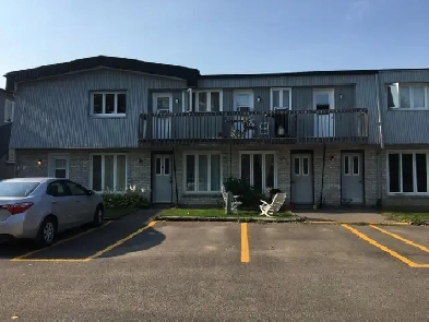 3 1/2 sur 2 étages à louer