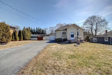 Detach house, 3 Bed 2Bath, heated garage,Ideal for Trade Pros Image# 1