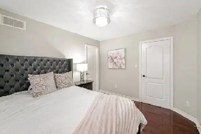 $900 Room for rent near Mavis and Steeles