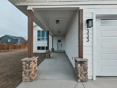 5 Bed / 3 Bath Home —&nbsp.Finished Basement & Heated Garage