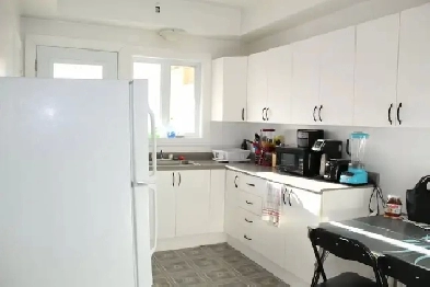 1er juiller à côté Cégep Garneau près Université Laval pour étud Image# 1