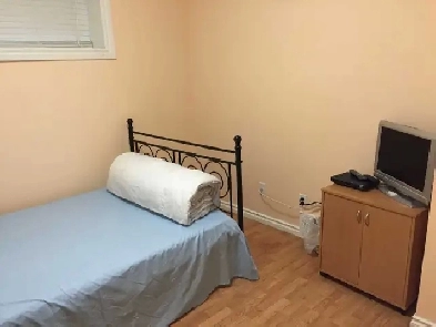 For girl/lady -Nice and very clean room for rent -Timberlea