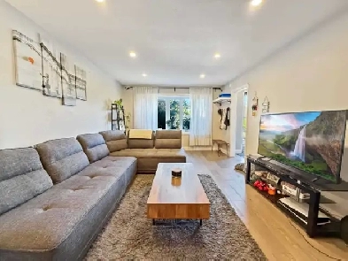 Upper Unit 2 Bedroom 1 Bathroom Image# 1