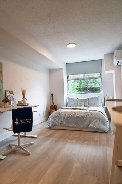 Downtown Toronto Apartment Room for Summer Student Image# 1