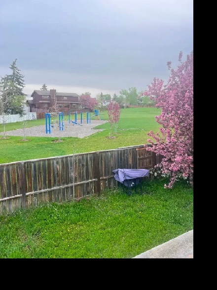 2nd Floor/5 Mins Walk to Whitehorn Ctrain/Near DT & Airport Image# 1