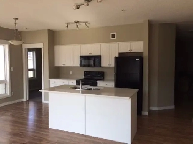 Large 2 bedroom, 2 bathroom - Near Grant MacEwan Image# 1