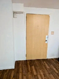 2 Bdrm Half Duplex 900 sq ft In Suite Laundry with 12 Garage