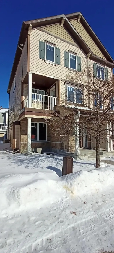 3 bedroom 2.5 bathroom Townhouse  end unit available now Image# 5