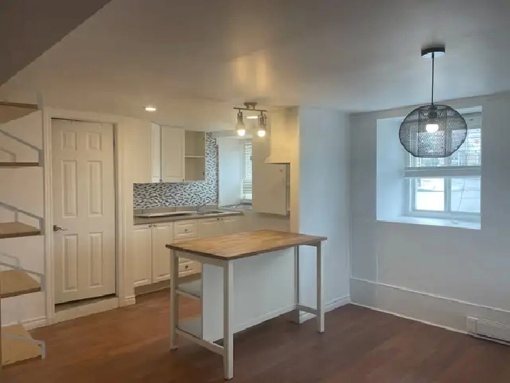 Beau grand 3 1/2 style loft, Beauport juillet WIFI