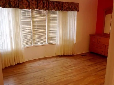 Good size Furnished room for girl, near UofL, April 1st
