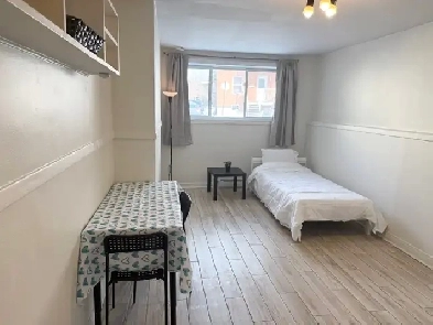 Studio tout inclus et meublé- metro St Michel Image# 1