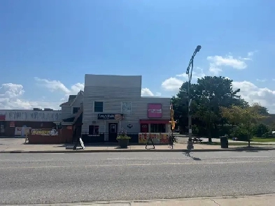 Residential/Comercial building for sale.