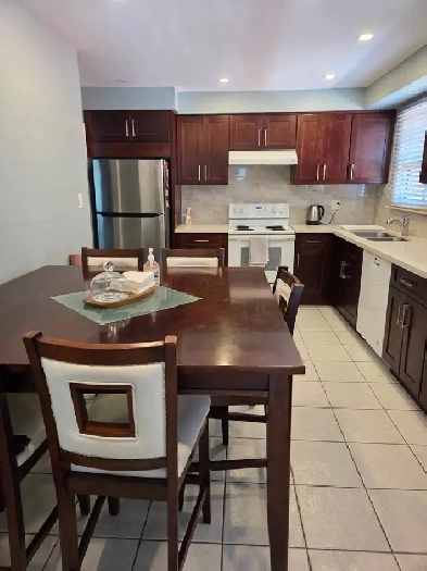 Gorgeous 3 Bedroom Home Near York University Image# 1