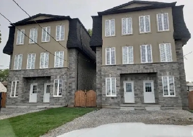 4 Girls looking for a roomate Image# 1