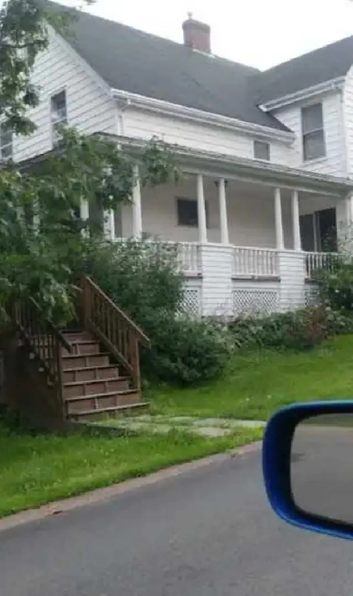 QUIET NON-SMOKING Room with Private Bath