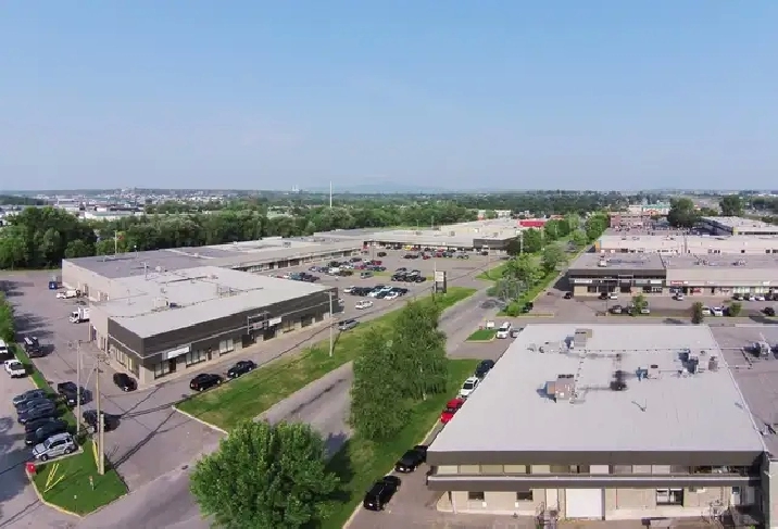 Espace commercial et industriel à louer – de 656 à 3 753 pi2