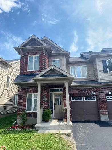 End unit Townhouse for rent in Barrheaven Image# 5