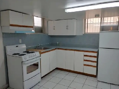 Spotless Basement Bachelor April 1, Bloor & Dufferin Image# 1