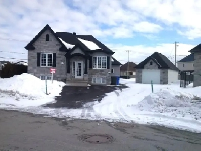 5 1/2 maison à louer avec garage - Blainville Image# 1
